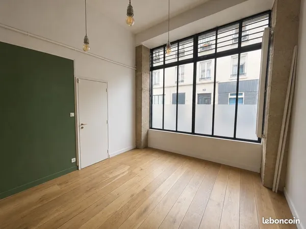 Bureau 14 m² - Paris 17e / Batignolles - 850 / mois