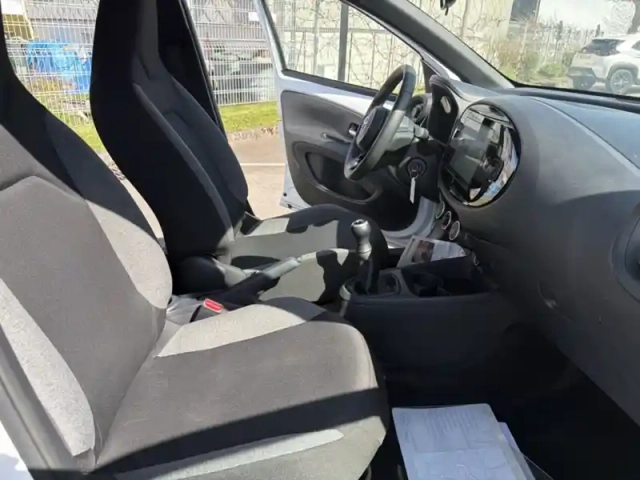 Toyota Aygo 1.0 vvt-i 72 dynamic — photo 19