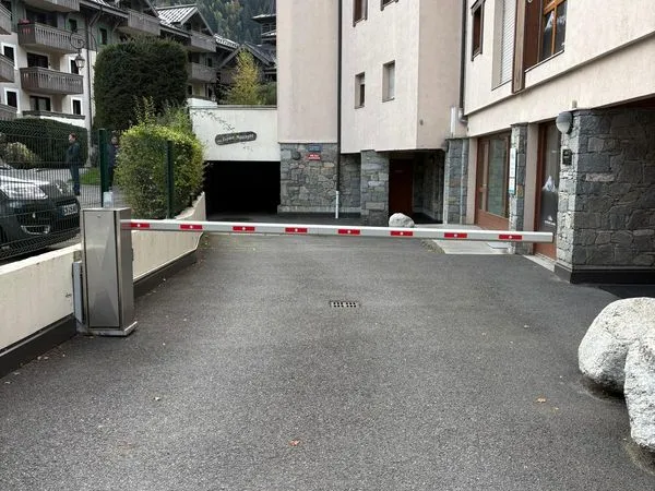 À VENDRE - GARAGE FERMÉ DE 14 m² - CHAMONIX CENTRE