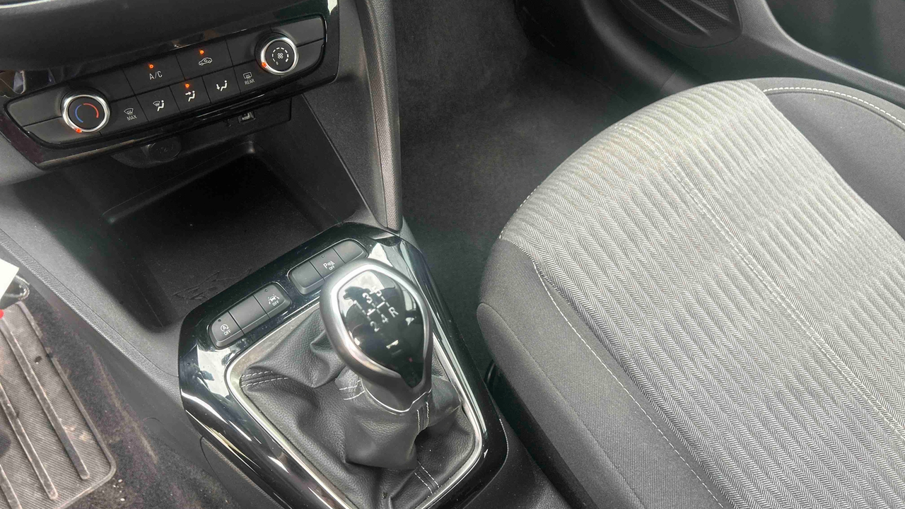 Opel Corsa 1.2 75 ch BVM5 — photo 16
