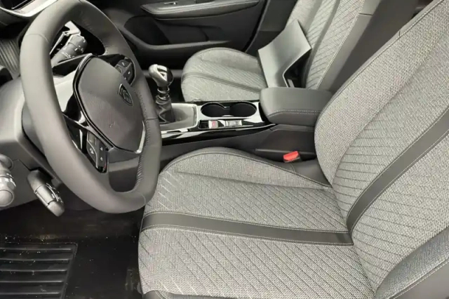 Peugeot 208 100 s&amp;s bvm6 — photo 13