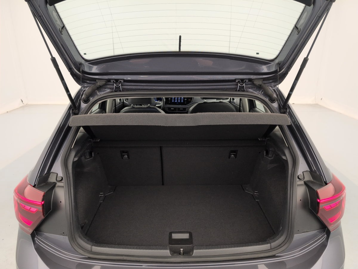 Volkswagen Polo — photo 11