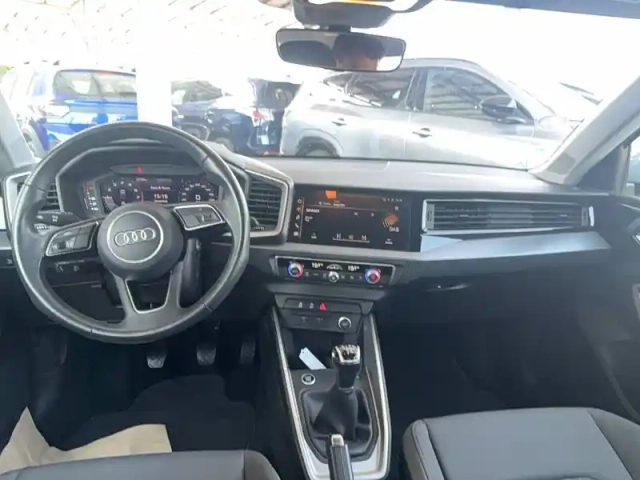 Audi A1 sportback 25 tfsi 95 ch bvm5 — photo 3