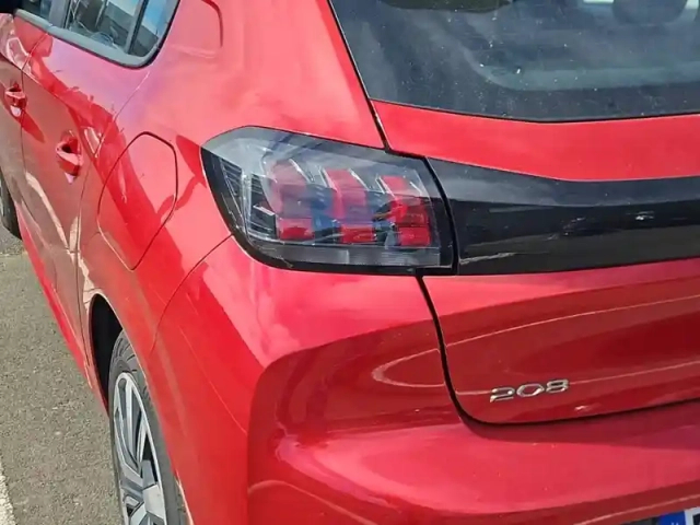 Peugeot 208 puretech 100 s&amp;s eat8 — photo 17