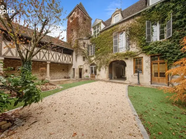 Beaune — hôtel particulier du xviième siècle une adresse de caractère