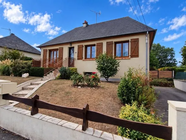 Maison familiale avec sous-sol à Renazé - 99 m2
