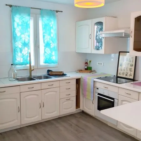 Unique : villa avec piscine, jardin, garage + 2 parkings quartier privilégié et végétalisé- sans fra