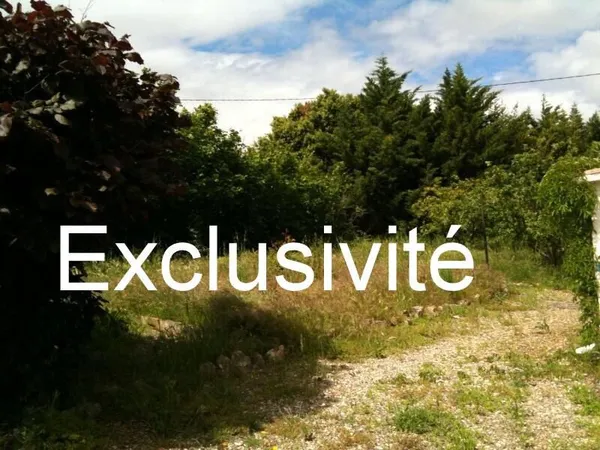 A 5 mn de St Chinian, beau terrain de 845 m2