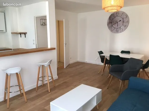 Appartement meublé avec terrasse , garage attenant et place parking