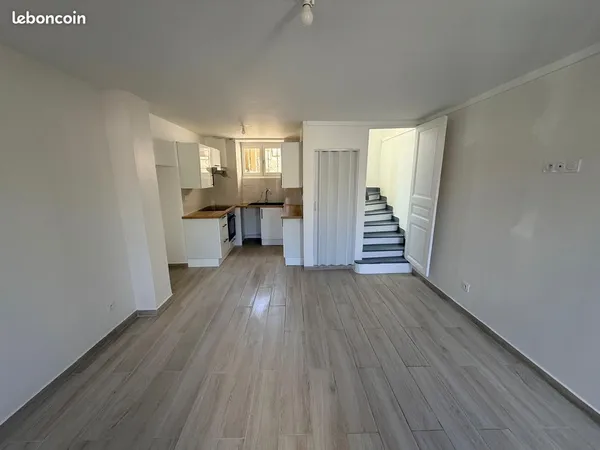 Maison triplex T3 - 60 m2 - non meublée