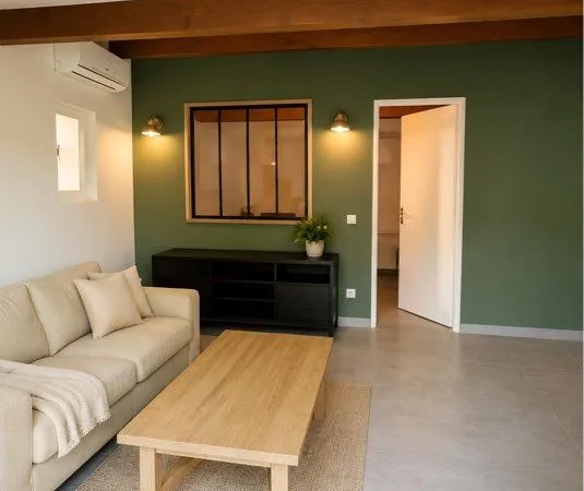 À LOUER - Petite maison individuelle avec grand extérieur - Cogolin