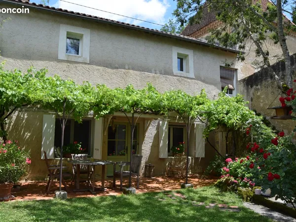 Maison de campagne à louer 790 euros CC