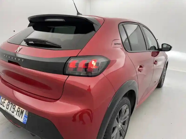 Peugeot 208 electrique 50 kwh 136ch — photo 31
