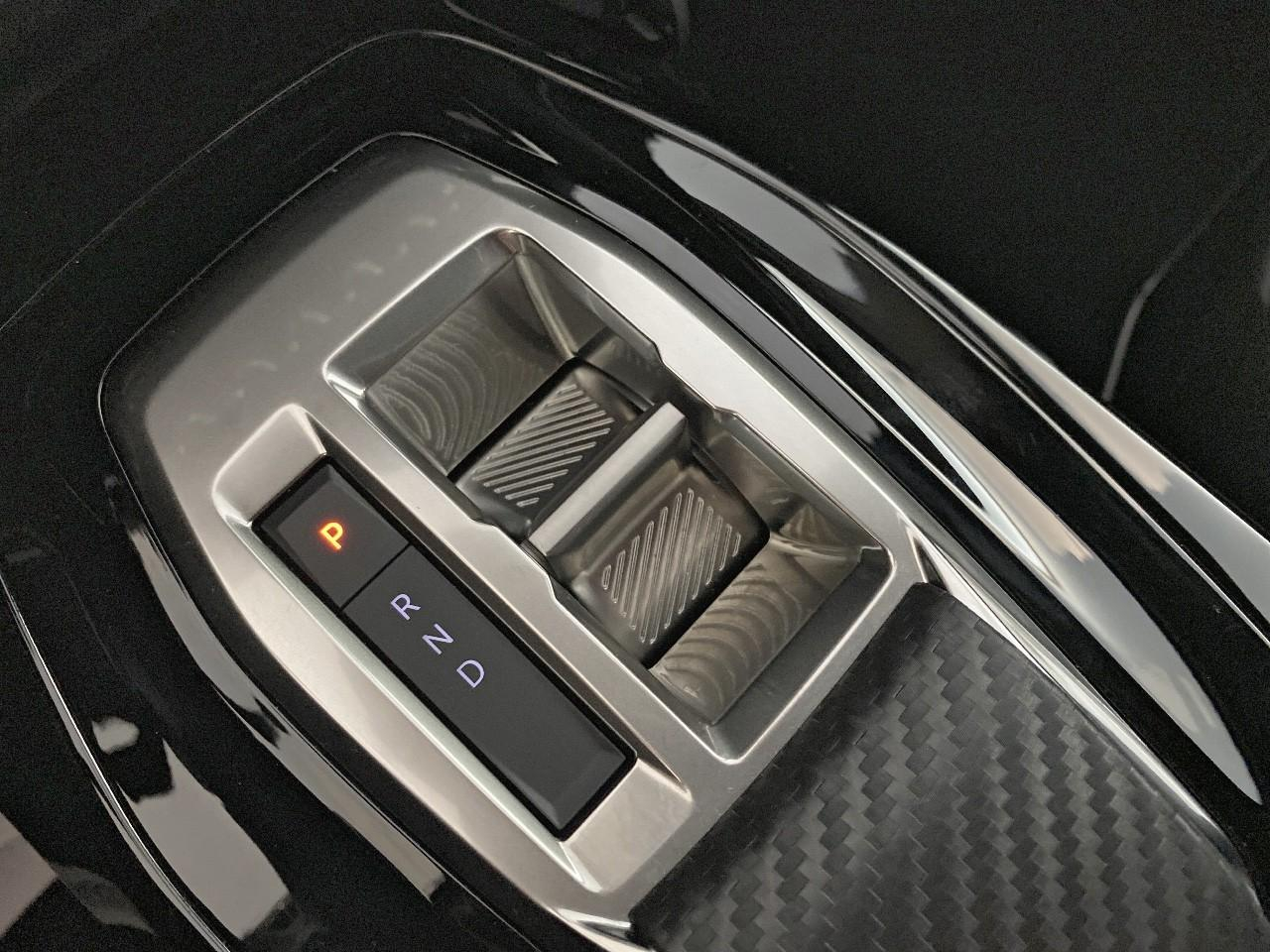 Peugeot 2008 hybrid 145 ch e-dcs6 allure — photo 15