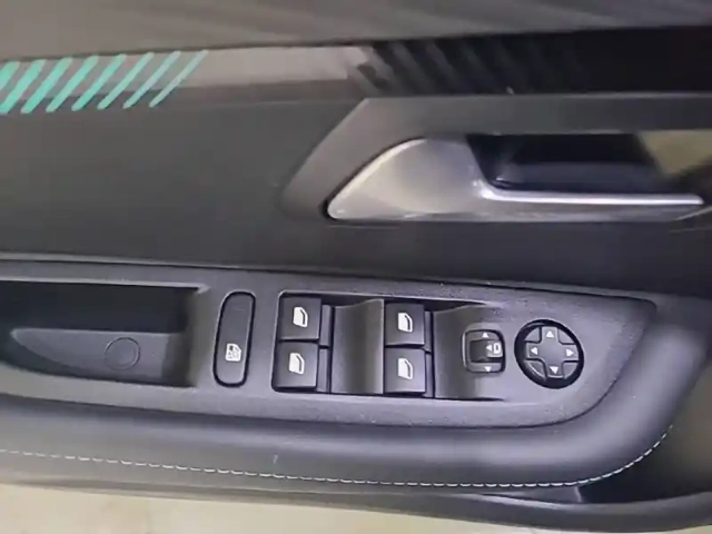 Peugeot 208 puretech 100 s&amp;s bvm6 — photo 21