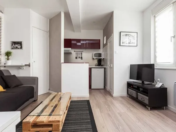Spacieux appartement meublé - 36 m² €" 2e étage