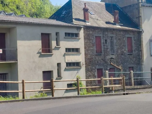 Bâtiment ( ancien hôtel )