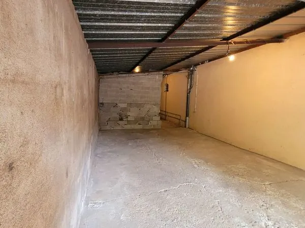 Grand local garage entrepôt stockage 80m2 Pont de Veyle
