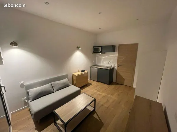 Studio meublé parking gratuit
