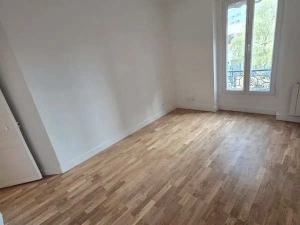 2 Pièces entièrement rénové Paris 18ème