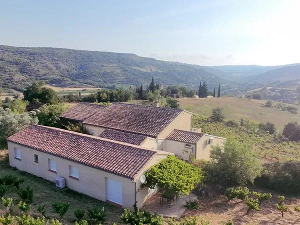 A vendre une belle propriété de 13283 m² avec une bâtisse de 450 m²