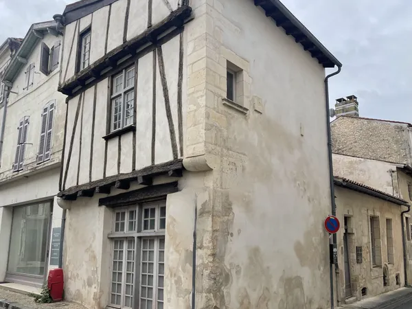 Jolie maison à pans de bois