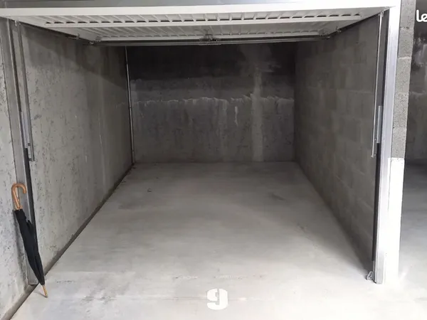 Garage sécurisé en sous sol