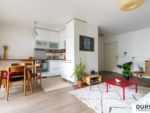 Un beau 3 pièces avec grand balcon et parking à 5 min du métr