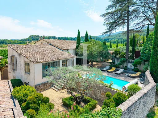 Mas provençal 4 pièces 175 m²