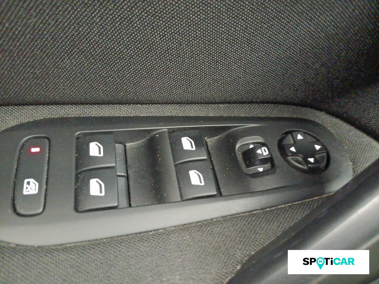 Peugeot 308 1.5 bluehdi 100ch e6.c s&s style — photo 17