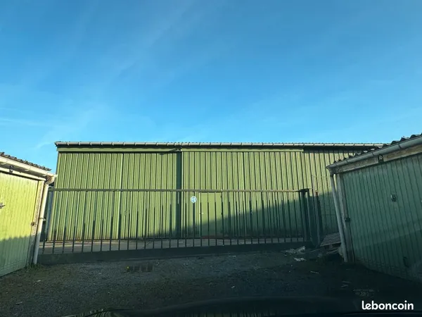 A louer HANGAR