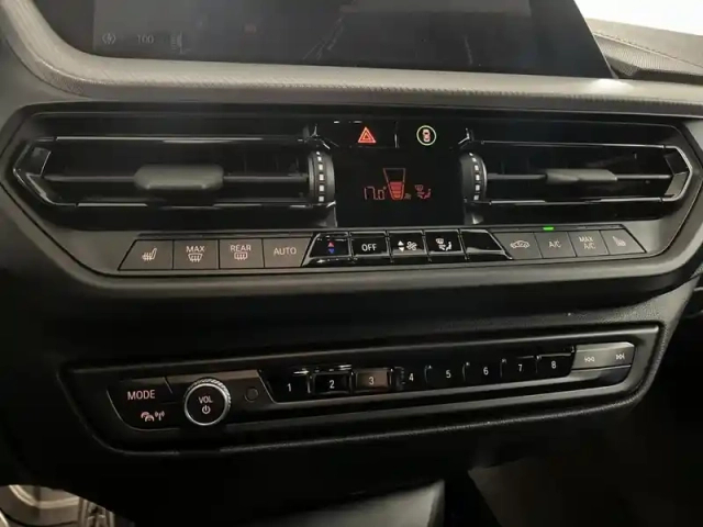 Bmw Serie 1 série 1 118ia 136ch m sport dkg7 — photo 11