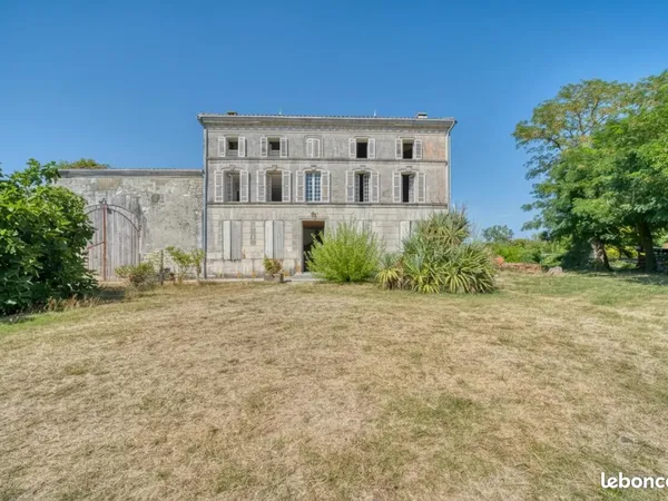 Maison 8 pièces 244 m²