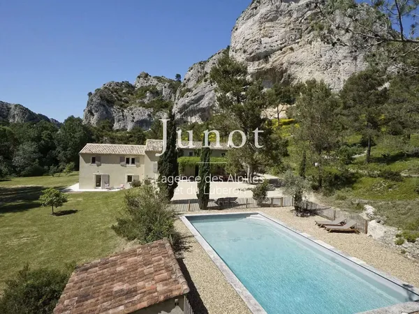 Maison 12 pièces 300 m²
