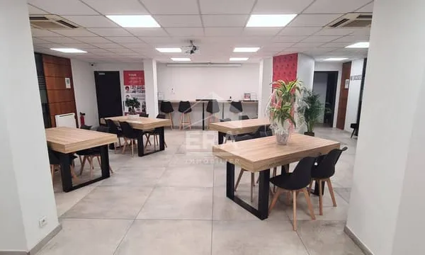 Local commercial 344 m²