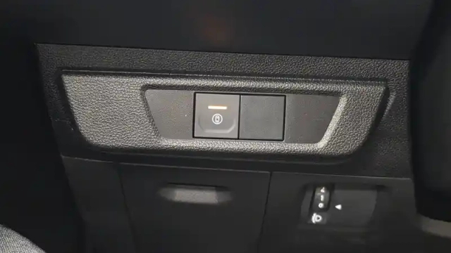 Dacia Sandero sce 65 — photo 14