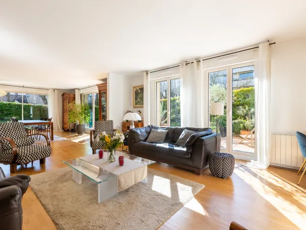COMME UNE MAISON, APT 4 CHAMBRES, JARDIN 180m2, STANDING