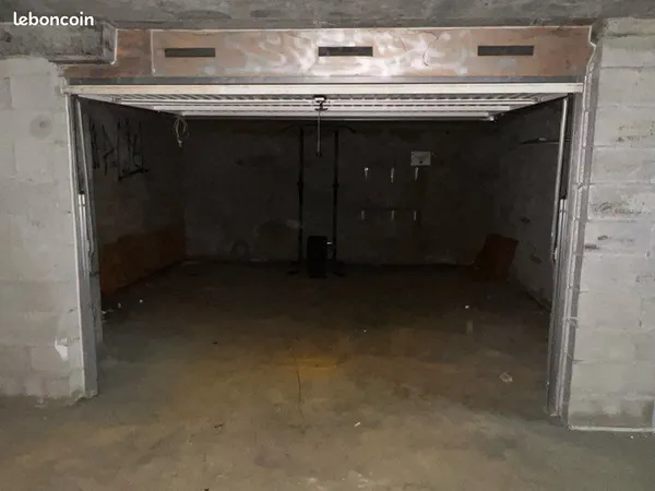 2 places de parking en box fermé