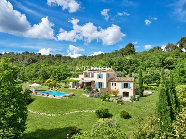 A vendre - Maison contemporaine et sa vue imprenable à La Bastide des Jourdans