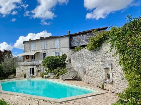 Maison 10 pièces 280 m²