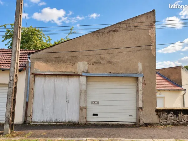 Grand box/garage 30 m² avec combles