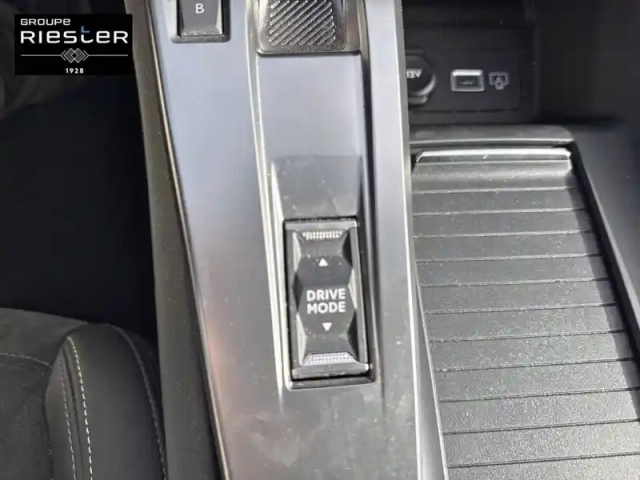Peugeot 308 phev 180 e-eat8 — photo 20