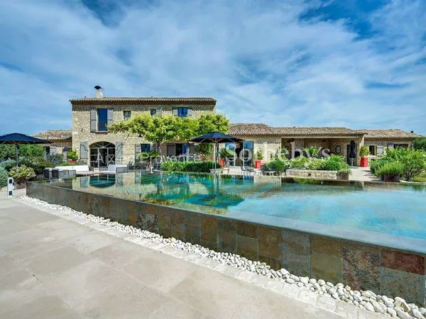 Maison 7 pièces 460 m²