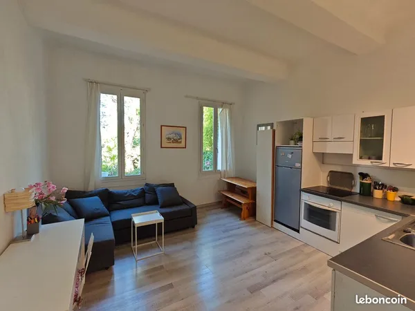 T2 MEUBLE centre 30 M2 Clair, Calme 650 + 20 Charges
