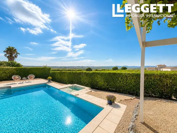 Villa rénovée avec piscine, appartement indépendant et vues dégagées, proche de Béziers