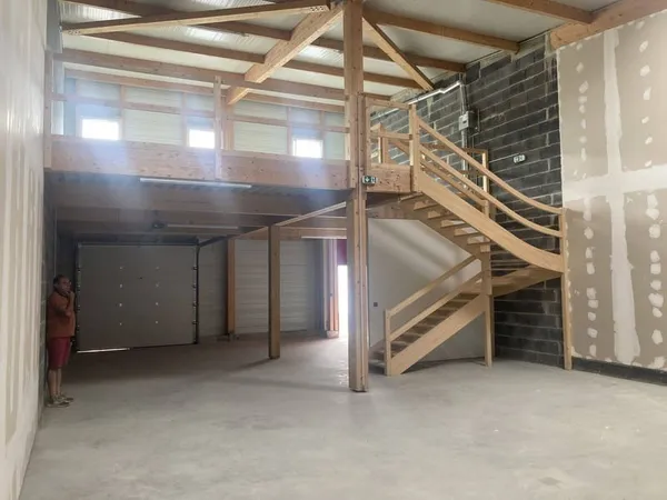 Local d'activité 267 m²