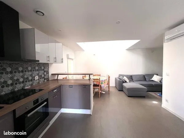 GUJAN MESTRAS - Maison de ville de 92m² avec 3 chambres, proche des commodités et pas de travaux à p