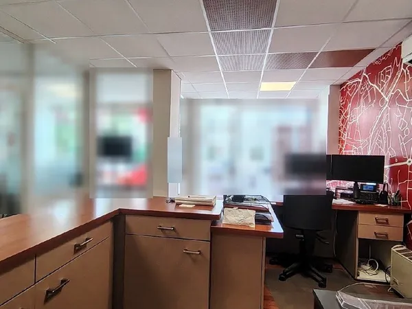 Bureau 84 m²