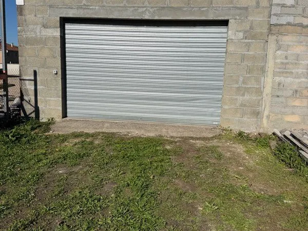 Dépôt commercial 136 m2