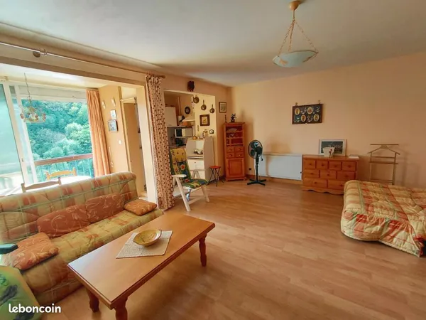 Studio 1 pièce 50 m²